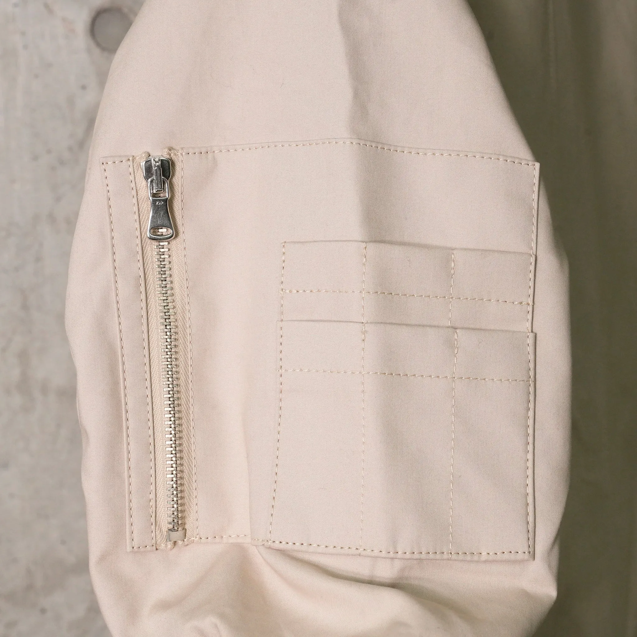 BOMBER JACKET WITH KNIT COLLAR / BEIGE