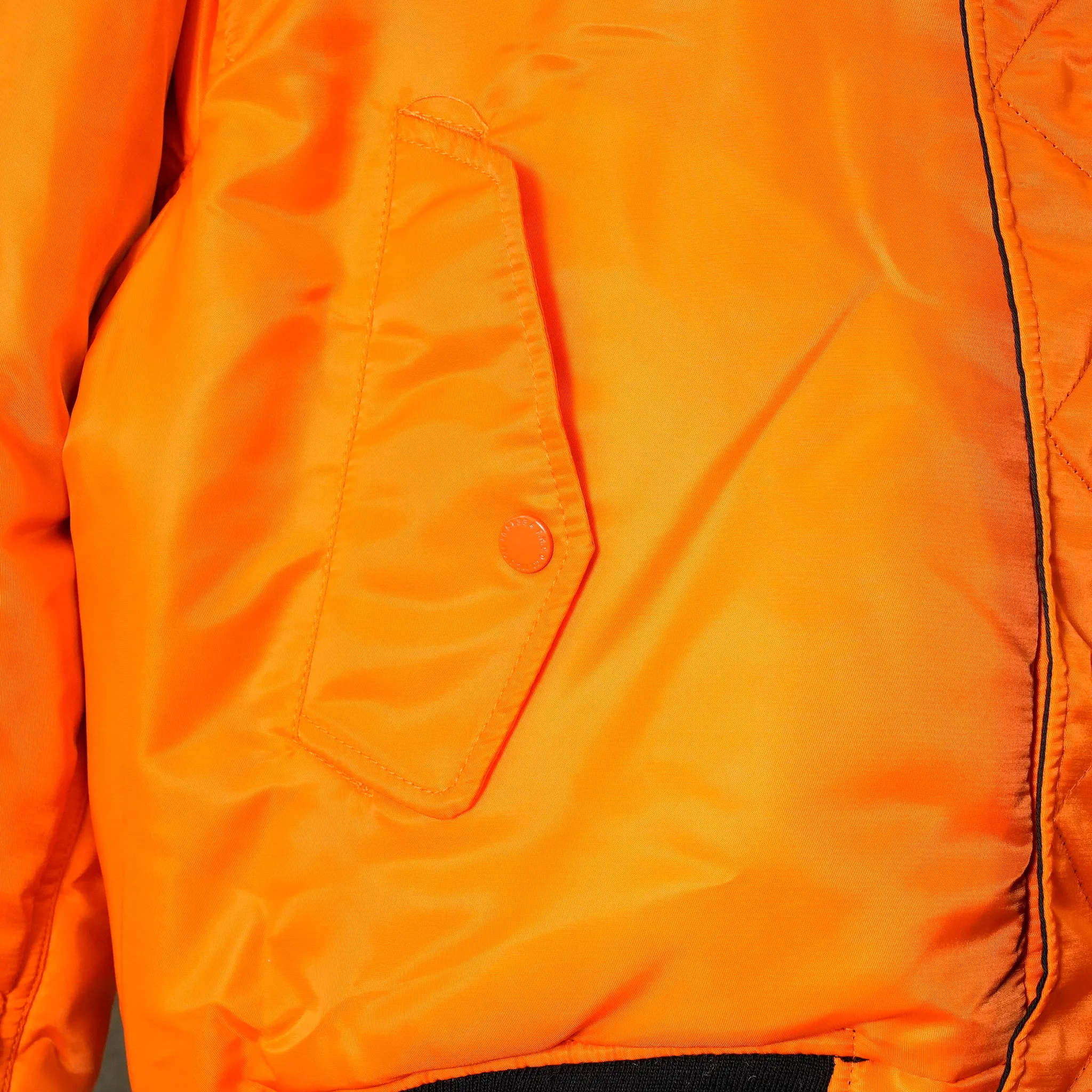 CROPPED DETACHABLE HOODED NYLON PADDE BOMBER JACKET / BLACK