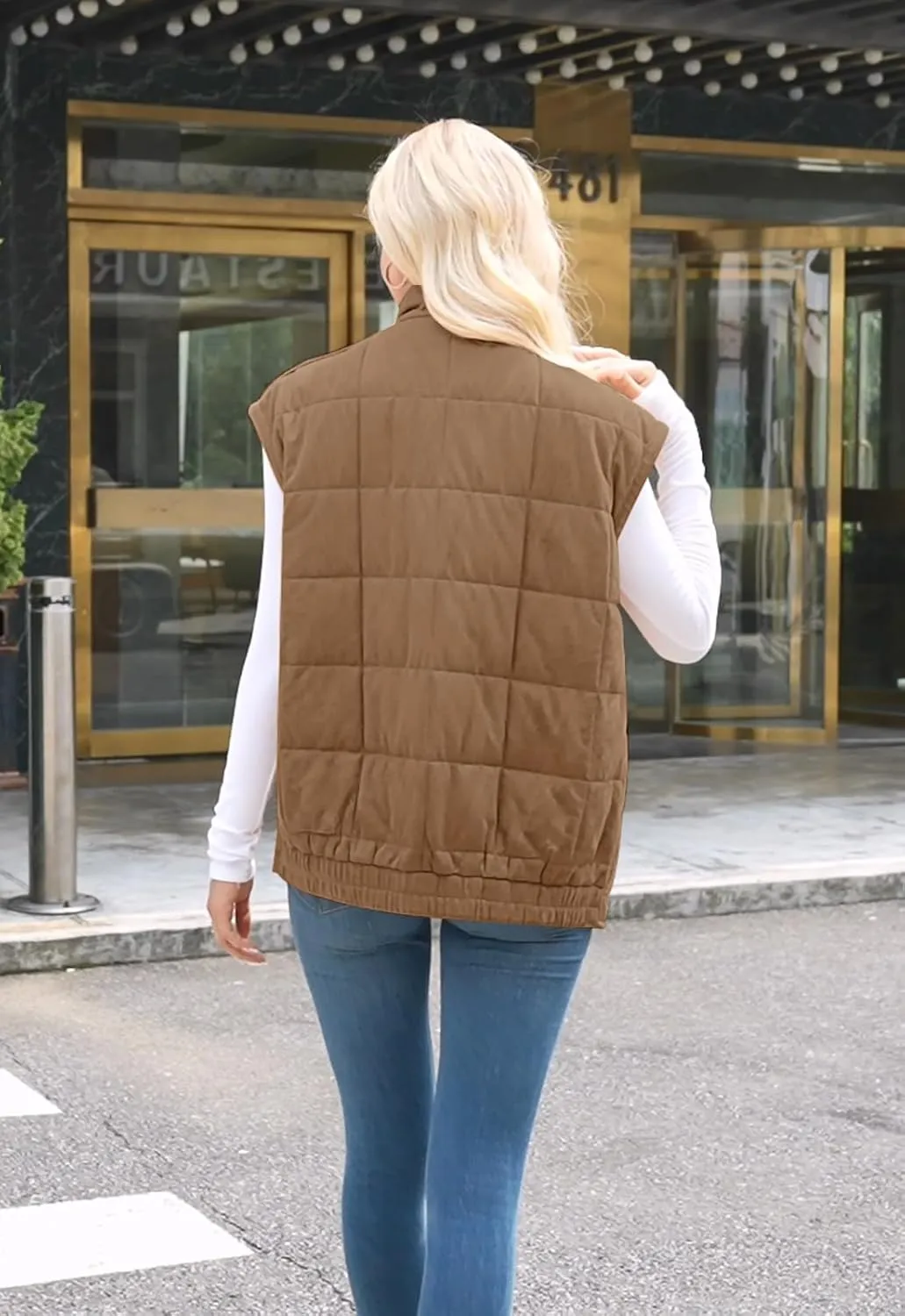 ETCYY Womens Oversized Vest Trendy Fall 2025 Sleeveless Lightweight Quilted Jacket Casual Winter Zip Up Coat Outwear