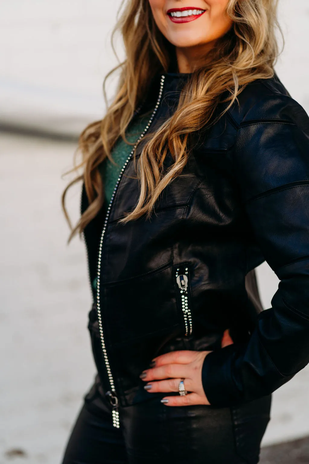 Frank Lyman: JKT Black Jacket 243419U