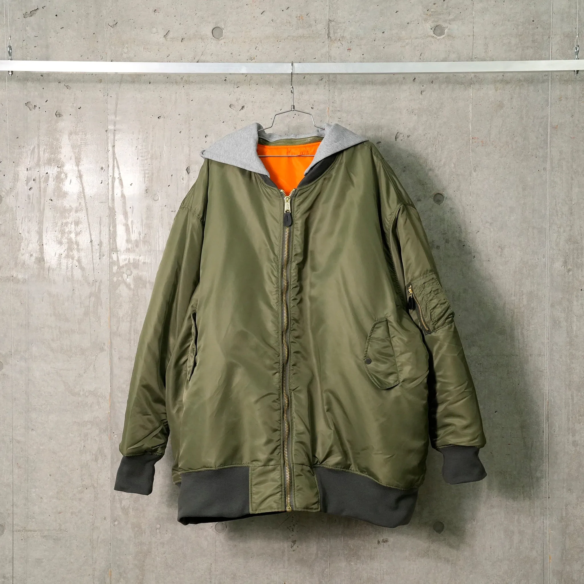 GIANT DETACHABLE HOODED NYLON PADDE BOMBER JACKET / OLIVE DRAD