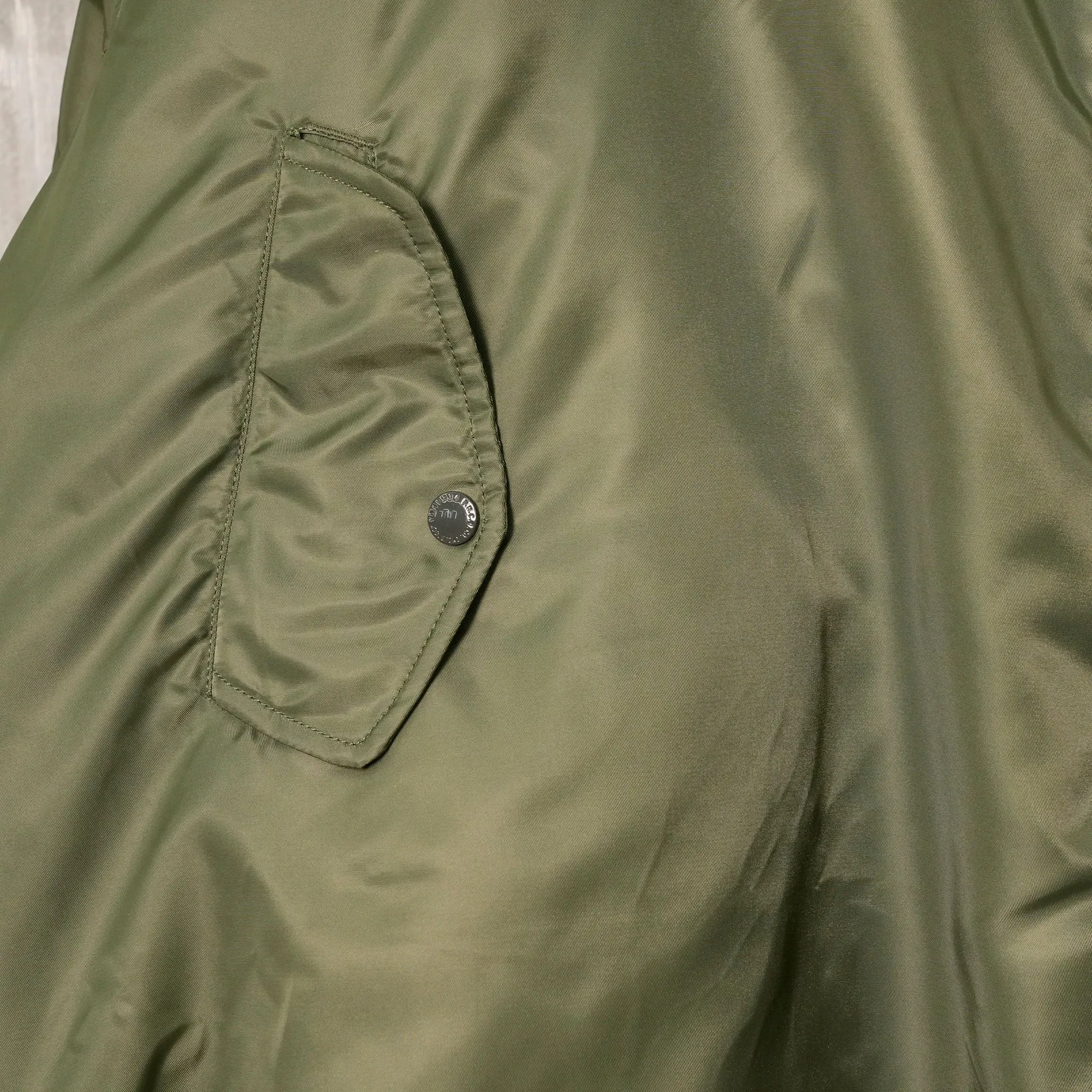 GIANT DETACHABLE HOODED NYLON PADDE BOMBER JACKET / OLIVE DRAD