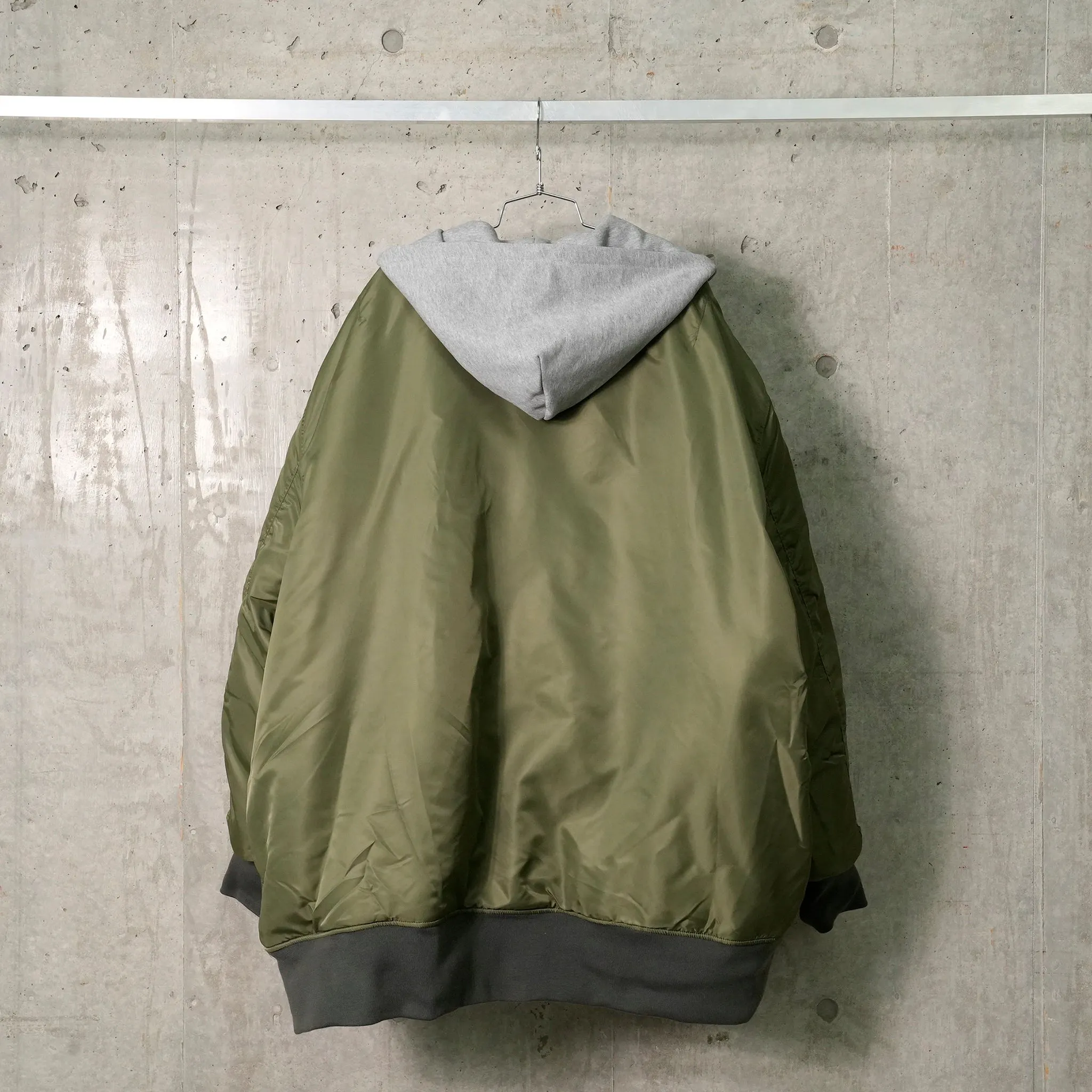 GIANT DETACHABLE HOODED NYLON PADDE BOMBER JACKET / OLIVE DRAD