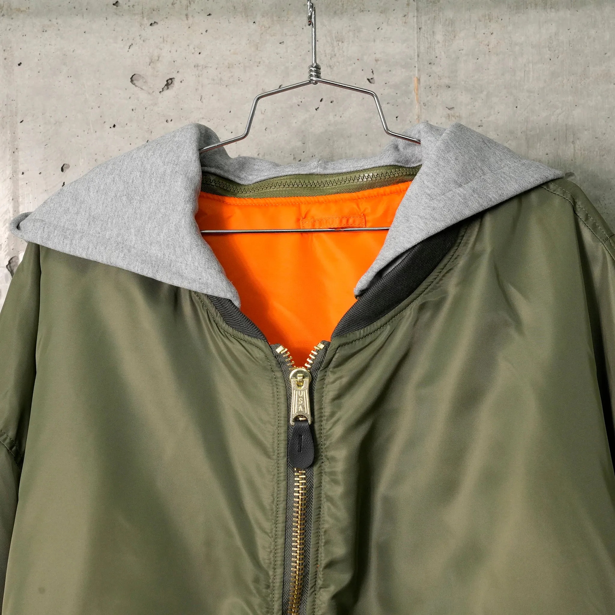 GIANT DETACHABLE HOODED NYLON PADDE BOMBER JACKET / OLIVE DRAD