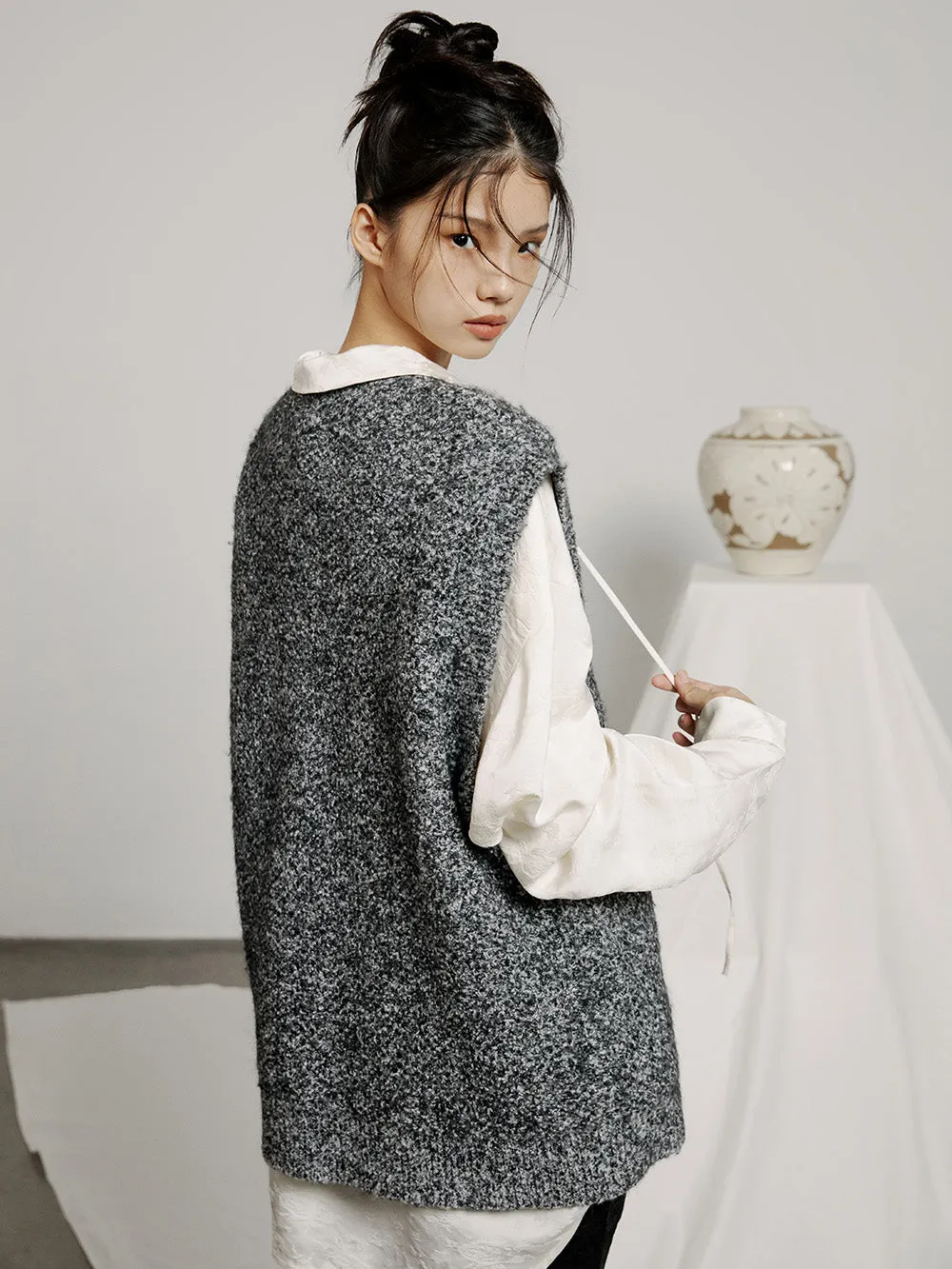 MUKZIN Embroidered Gray Fashionable Versatile Casual Vest