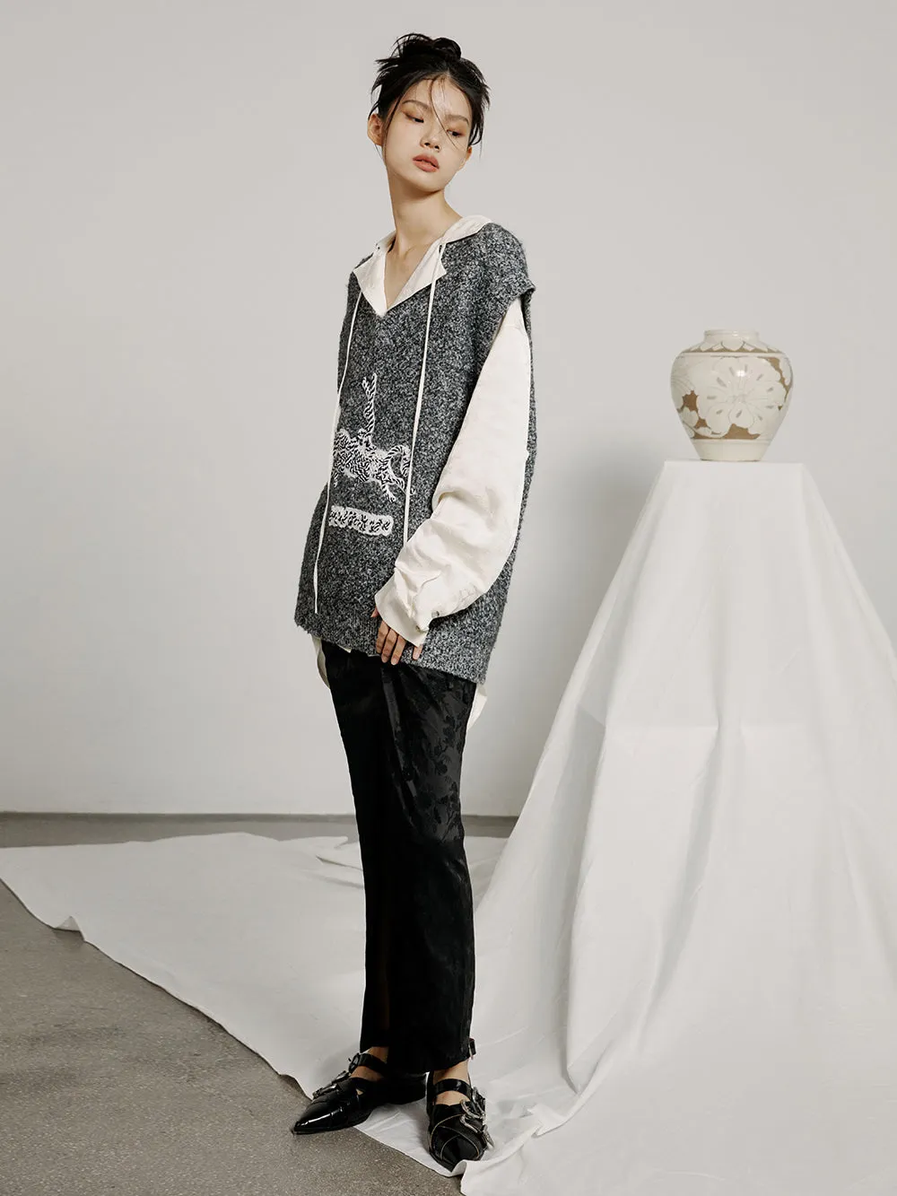 MUKZIN Embroidered Gray Fashionable Versatile Casual Vest