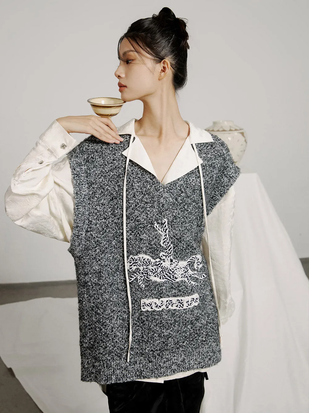 MUKZIN Embroidered Gray Fashionable Versatile Casual Vest