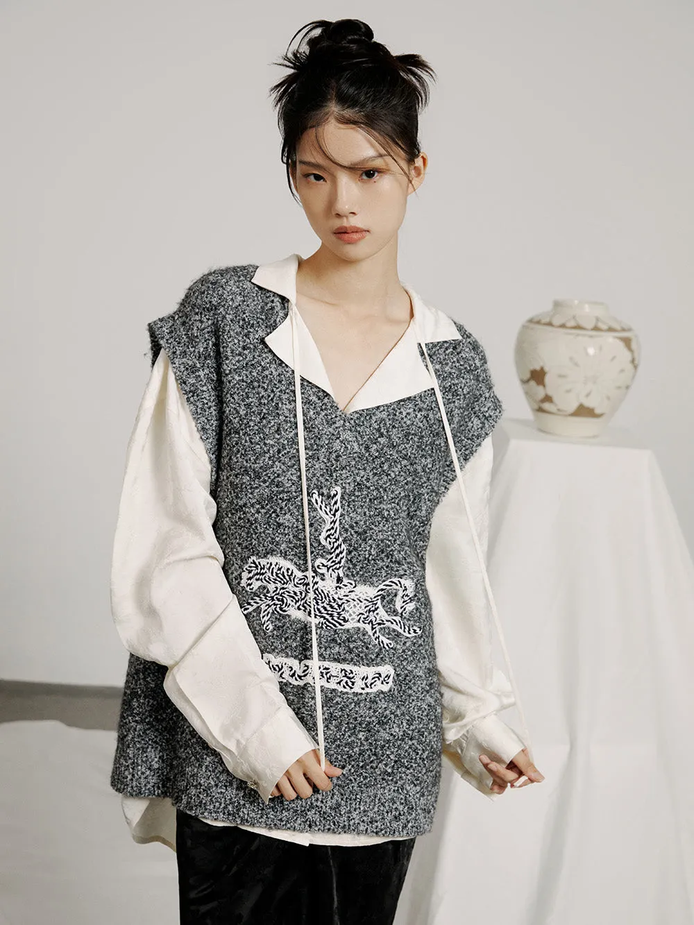 MUKZIN Embroidered Gray Fashionable Versatile Casual Vest