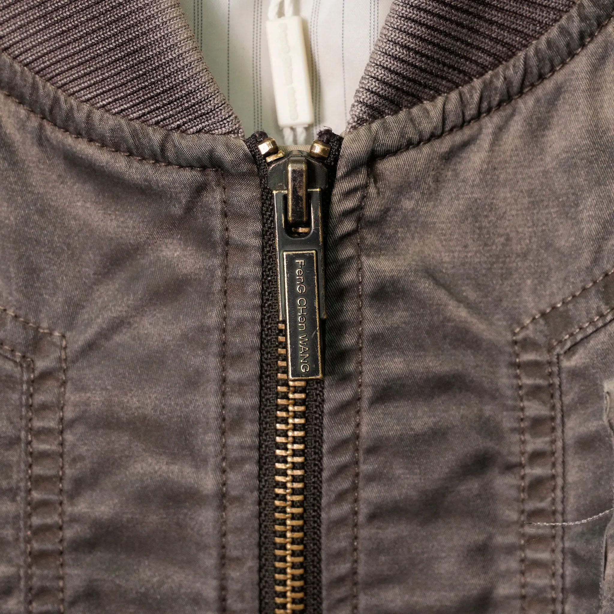 SANDWASHED NYLON BOMBER / BROWN