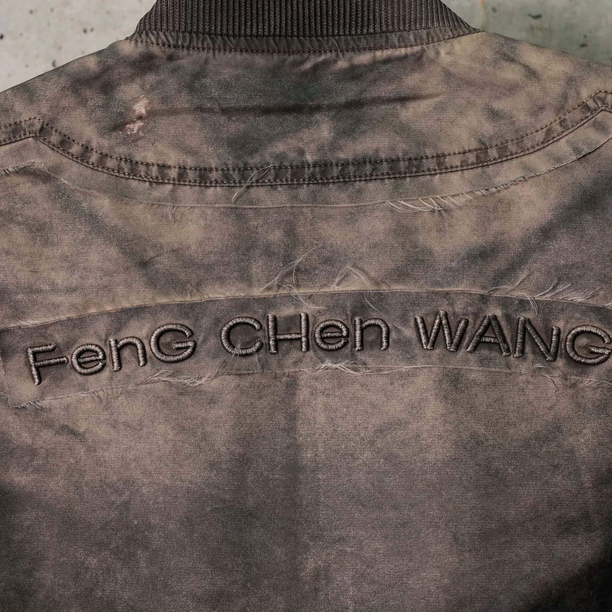 SANDWASHED NYLON BOMBER / BROWN