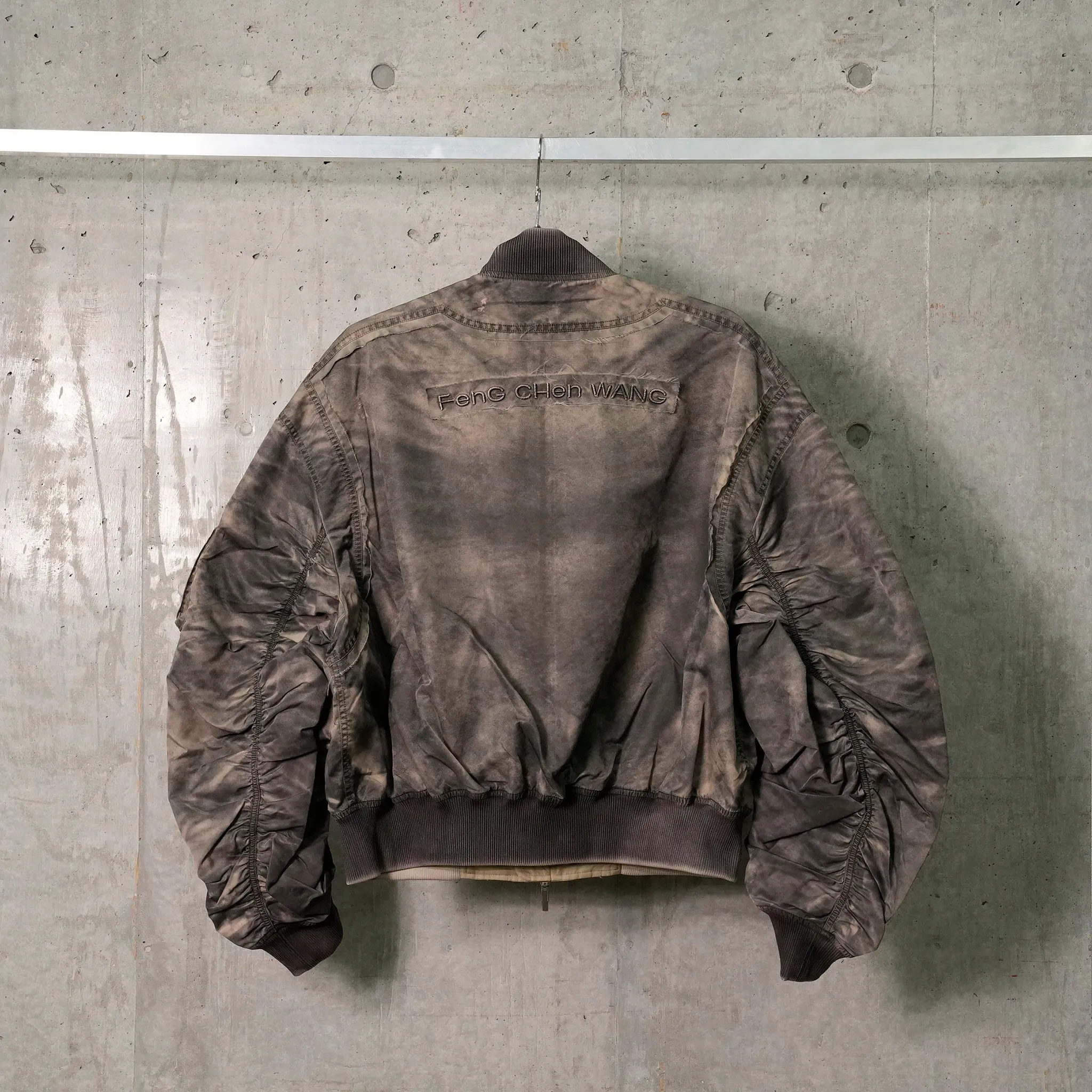 SANDWASHED NYLON BOMBER / BROWN