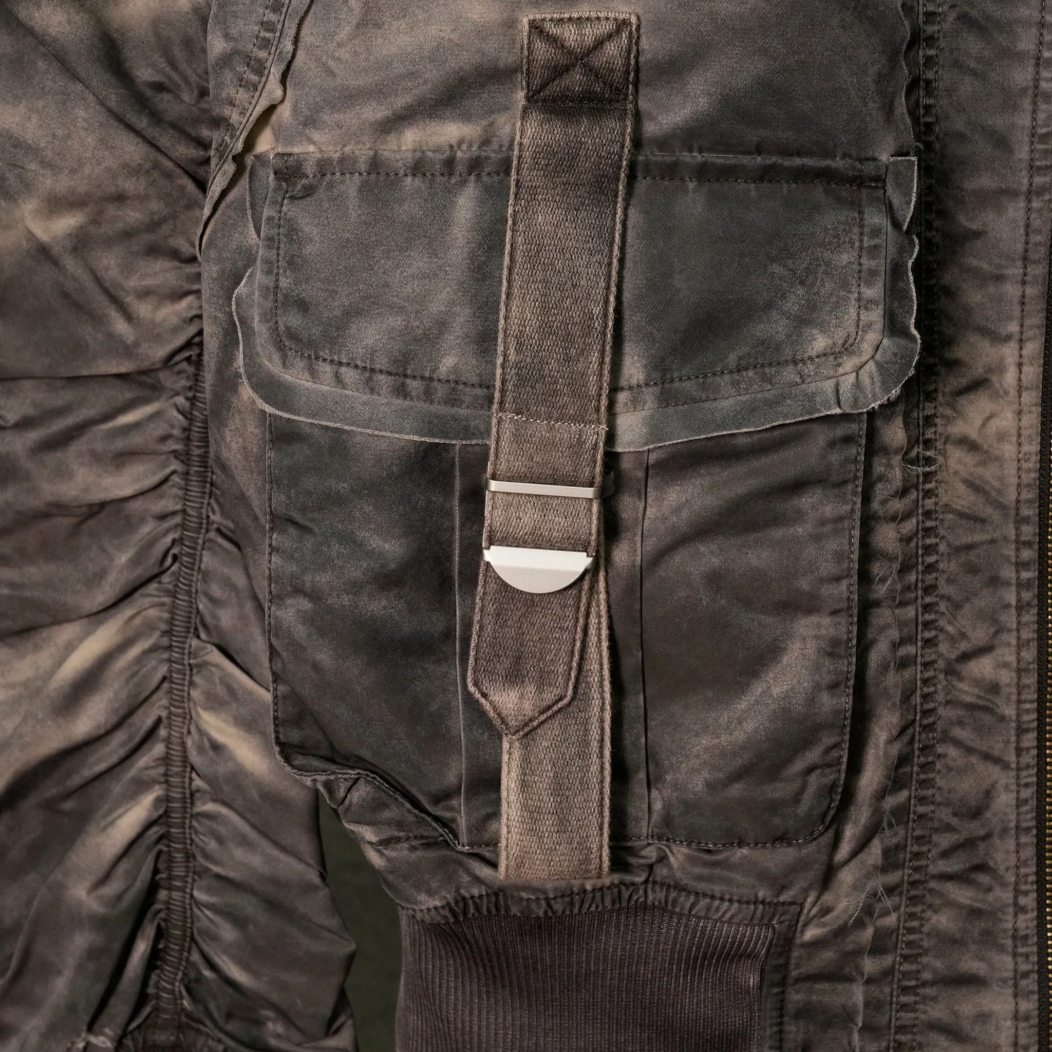 SANDWASHED NYLON BOMBER / BROWN