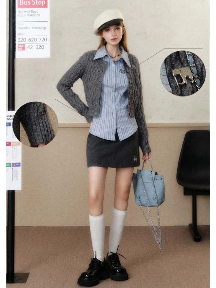 Slim-fitting and versatile knitted cardigan